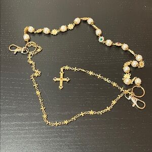 Elegant Gold and Pearl Jean chain with Cross Pendant